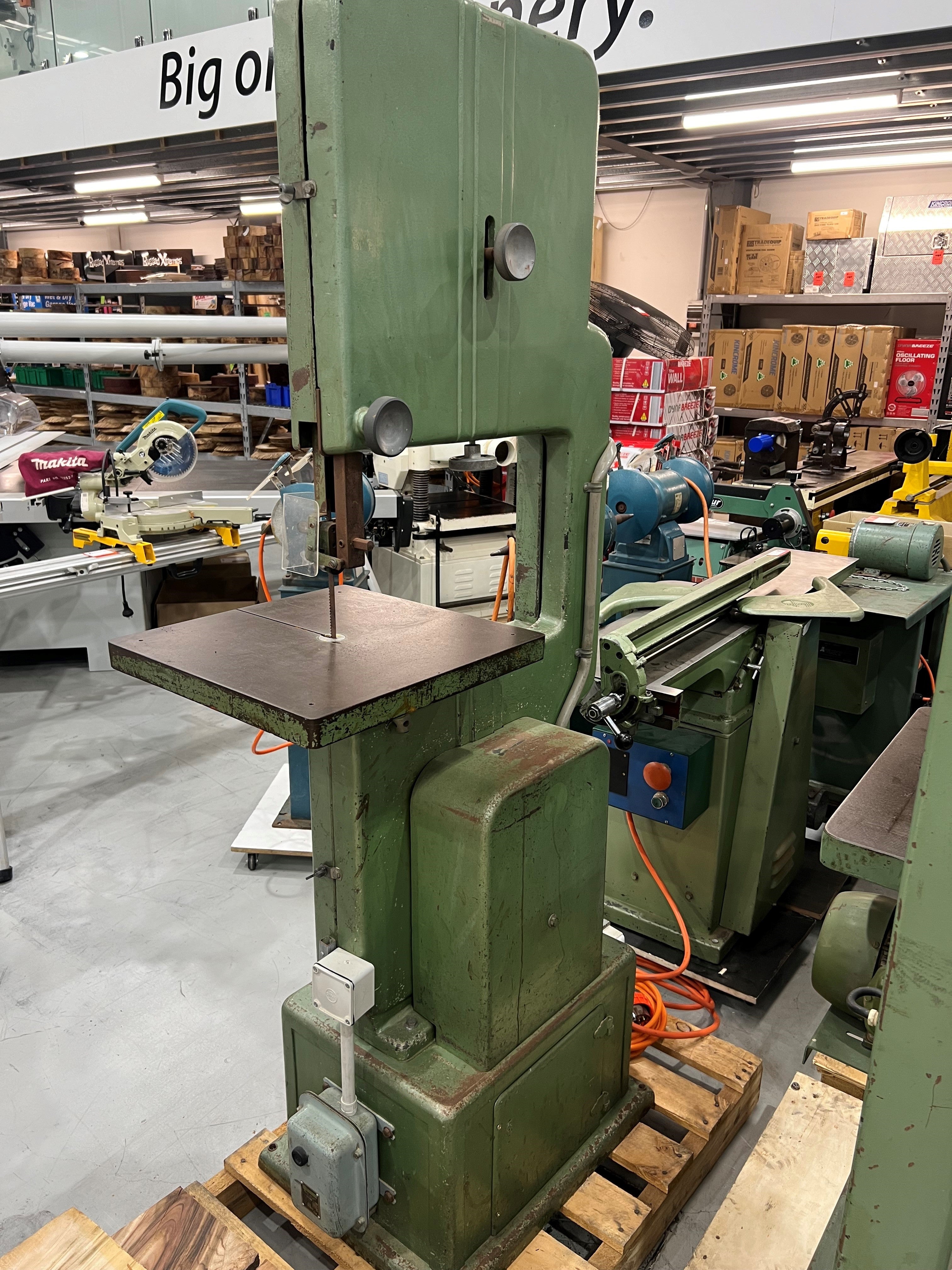 *Pre-Loved* 415V 20AMP 18" Bandsaw by Woodfast